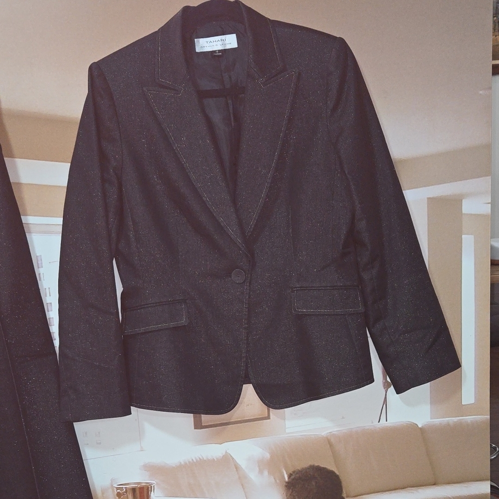 Tahari Elegant Black Blazer for Women